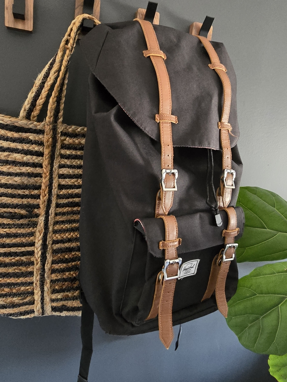 Herschel Supple Little America Backpack 25L
